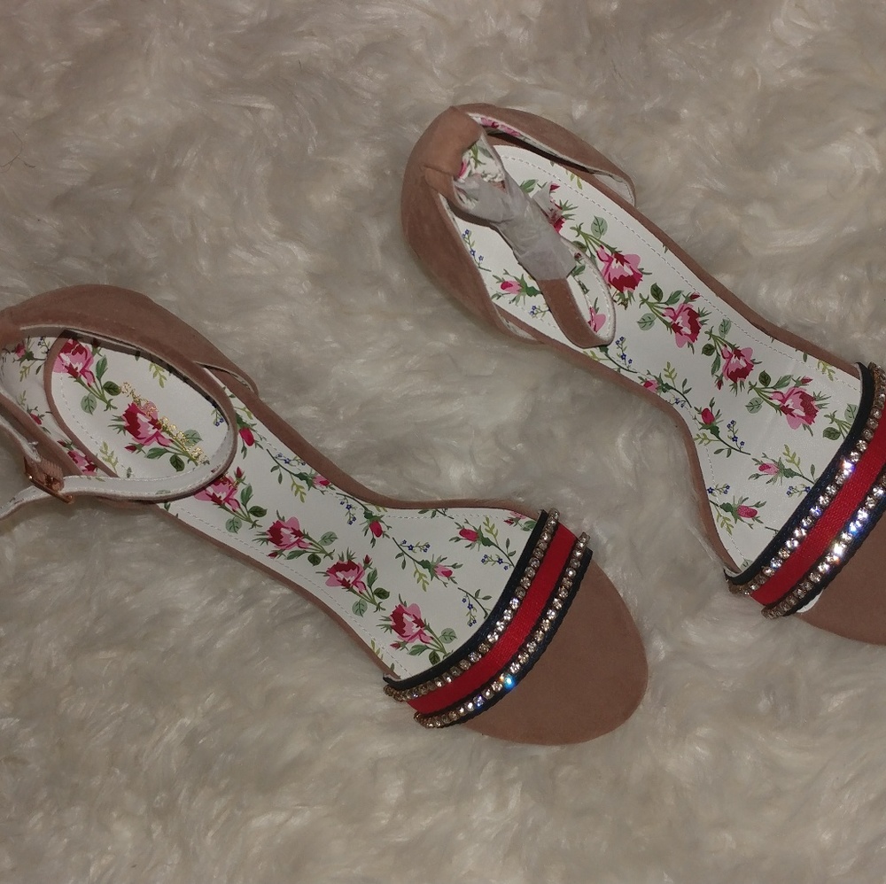 BLACH FRIDAY CLEARANCE HEELS!!!!